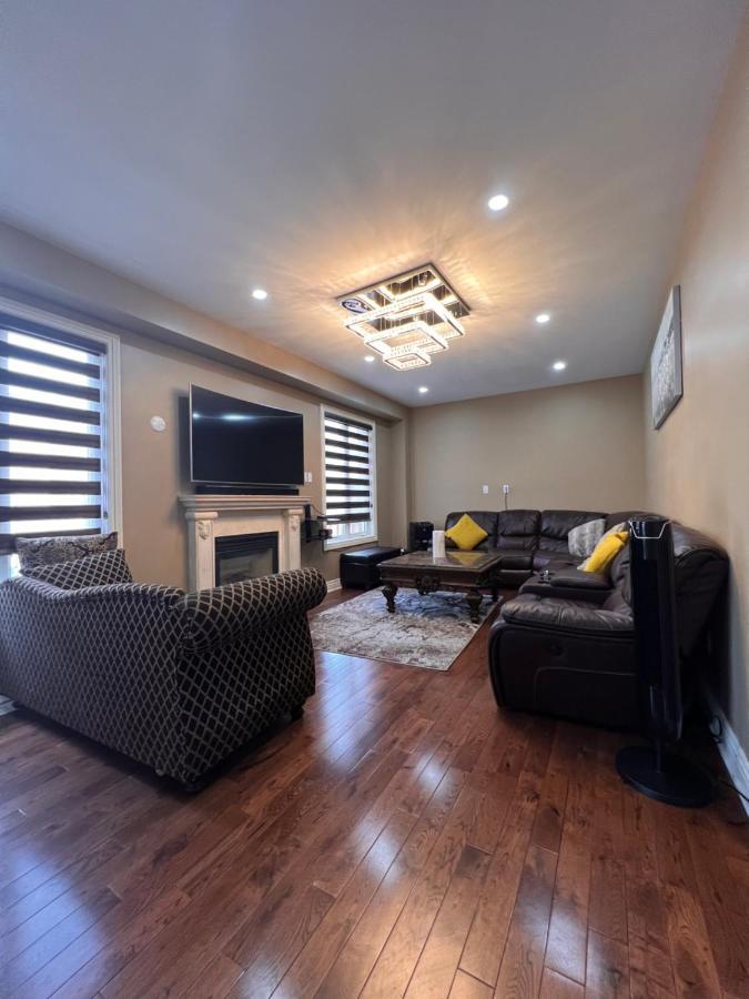 Spacious Detached In Μπράμπτον Εξωτερικό φωτογραφία
