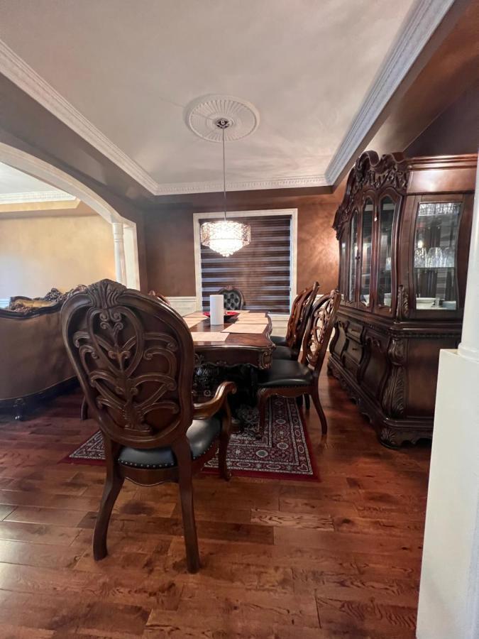 Spacious Detached In Μπράμπτον Εξωτερικό φωτογραφία