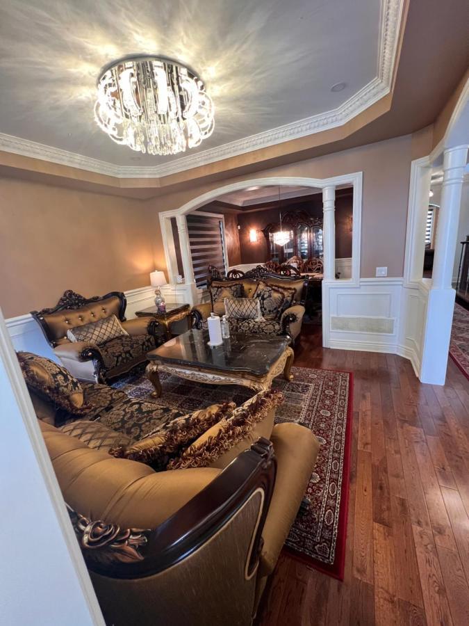 Spacious Detached In Μπράμπτον Εξωτερικό φωτογραφία