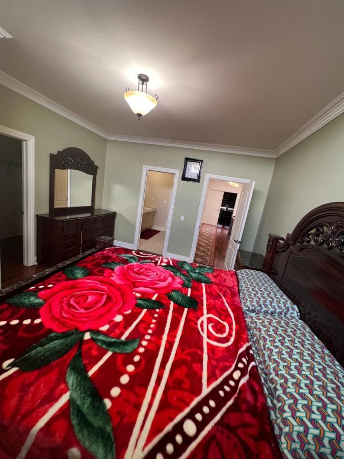 Spacious Detached In Μπράμπτον Εξωτερικό φωτογραφία