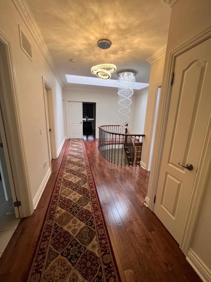 Spacious Detached In Μπράμπτον Εξωτερικό φωτογραφία
